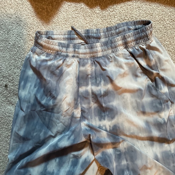 Lululemon Gym shorts 9" - Picture 6 of 10